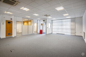 Skyhawk Av, Liverpool to rent Interior Photo- Image 1 of 10