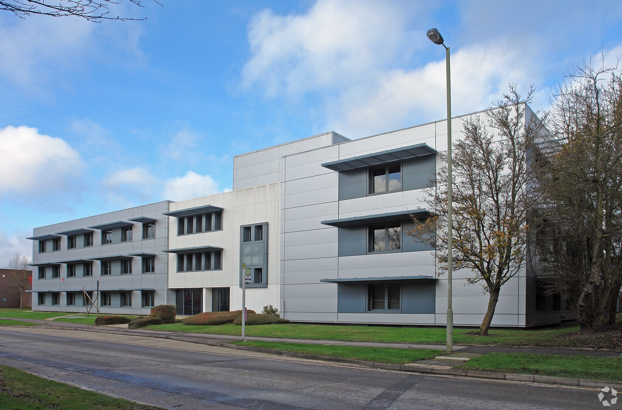 Basing Vw, Basingstoke for sale Primary Photo- Image 1 of 1