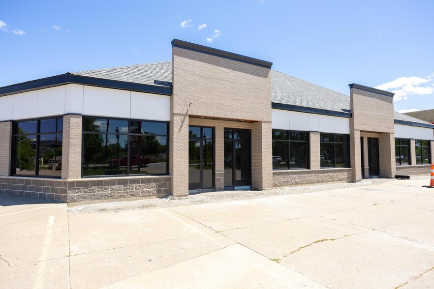 2411 2nd St, Coralville, IA for rent - Building Photo - Image 1 of 6