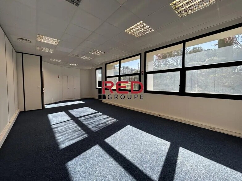 Office in LES MILLES to rent - Building Photo - Image 1 of 4
