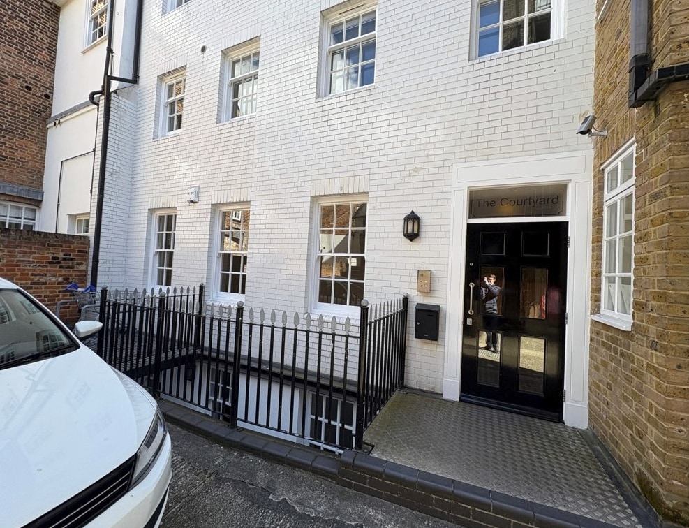 Waterloo Ln, Chelmsford to rent Building Photo- Image 1 of 5