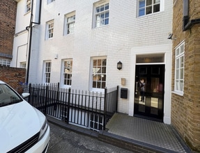 Waterloo Ln, Chelmsford to rent Building Photo- Image 1 of 5