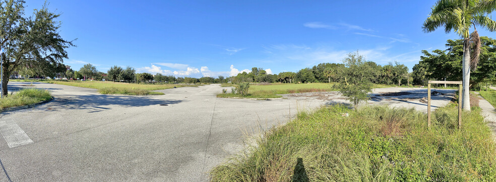 8870-8891 De LaSalle Academy Way, Fort Myers, FL for sale - Building Photo - Image 3 of 5