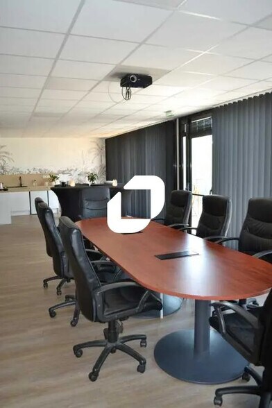Office in Cenon to rent - Interior Photo - Image 3 of 10