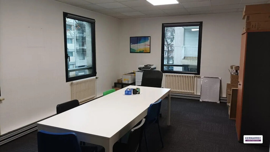 Location Bureaux 156 m² - Photo 1
