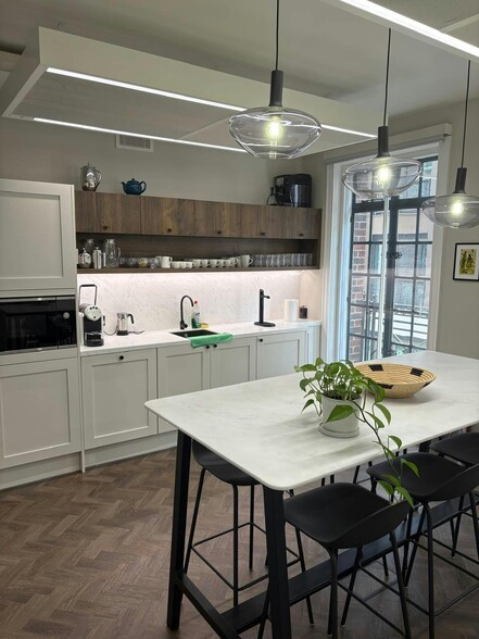 81 Piccadilly, London to rent - Building Photo - Image 3 of 6