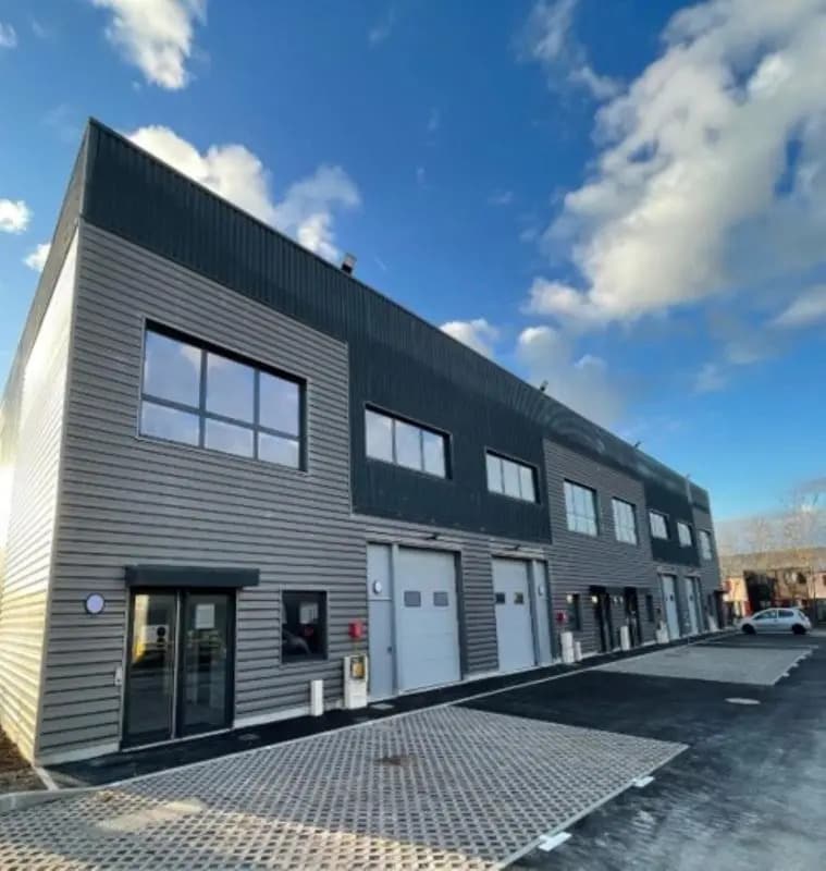 Location Local d'activités 360 m² à 765 m² - Photo 1