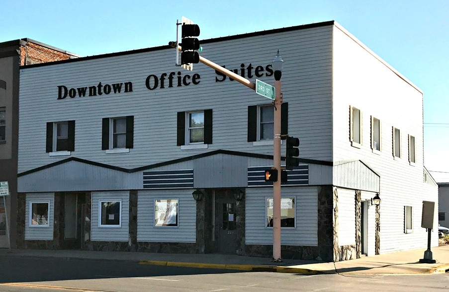 221 1st Ave N, Jamestown, ND for sale - Primary Photo - Image 1 of 1