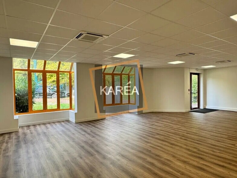 Light Industrial in Croissy-Beaubourg to rent - Interior Photo - Image 2 of 5