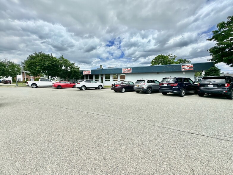 1 N Village Grn, Levittown, NY for sale - Building Photo - Image 1 of 31