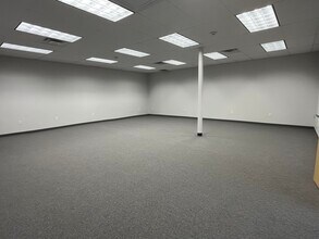 56 Middlesex Tpke, Burlington, MA to rent Interior Photo- Image 2 of 4