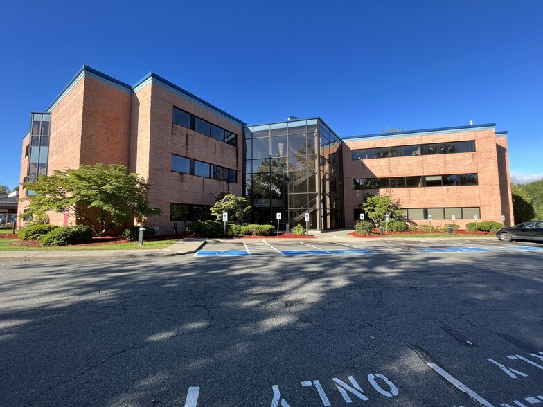 101 University Dr, Amherst, MA for rent - Building Photo - Image 1 of 8