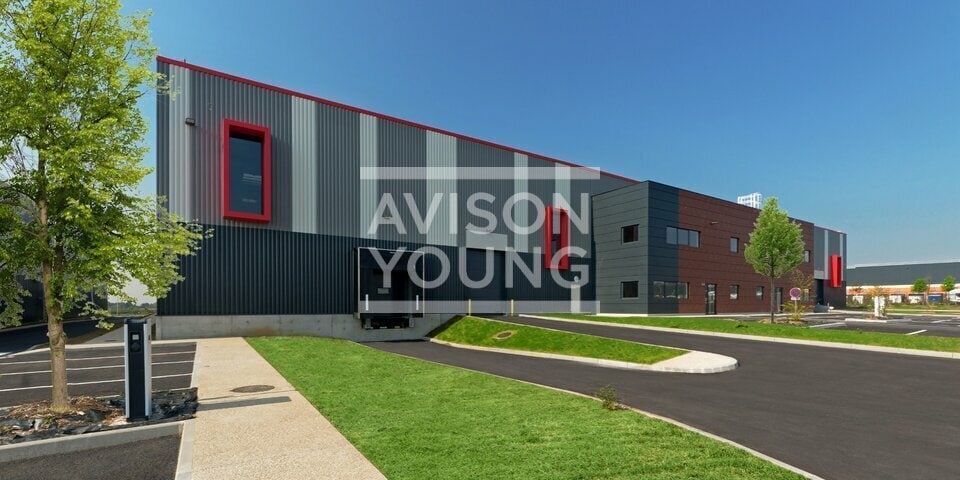 Light Industrial in Le Thillay to rent Building Photo- Image 1 of 7