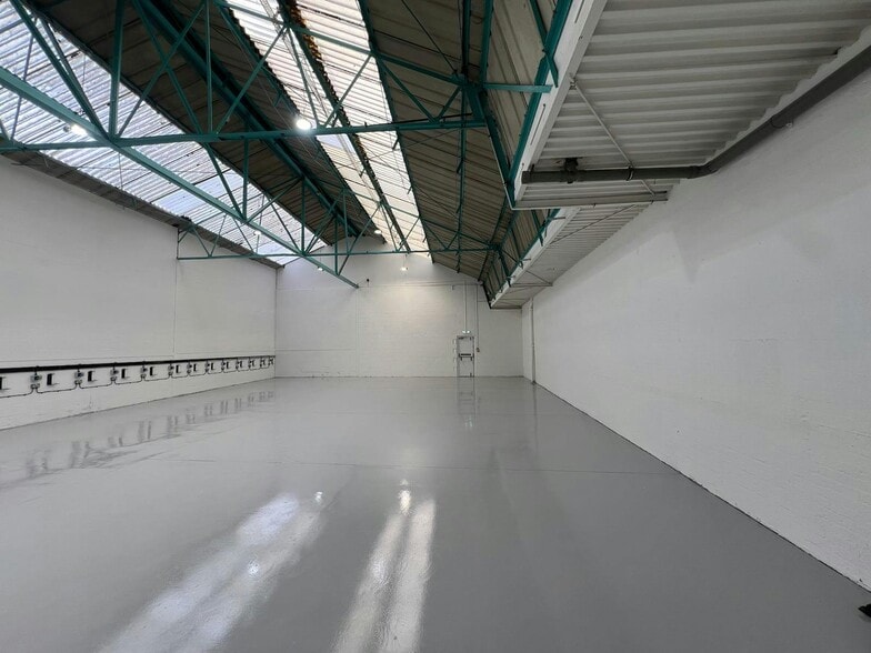 10 Ingate Pl, London to rent - Building Photo - Image 3 of 22