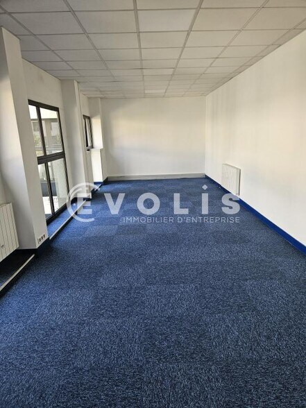 Office in Bagneux to rent - Interior Photo - Image 2 of 11