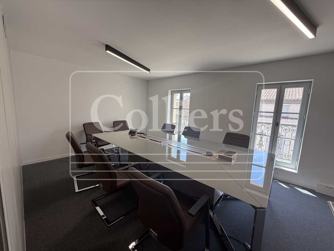Office in Marseille to rent Building Photo- Image 1 of 8
