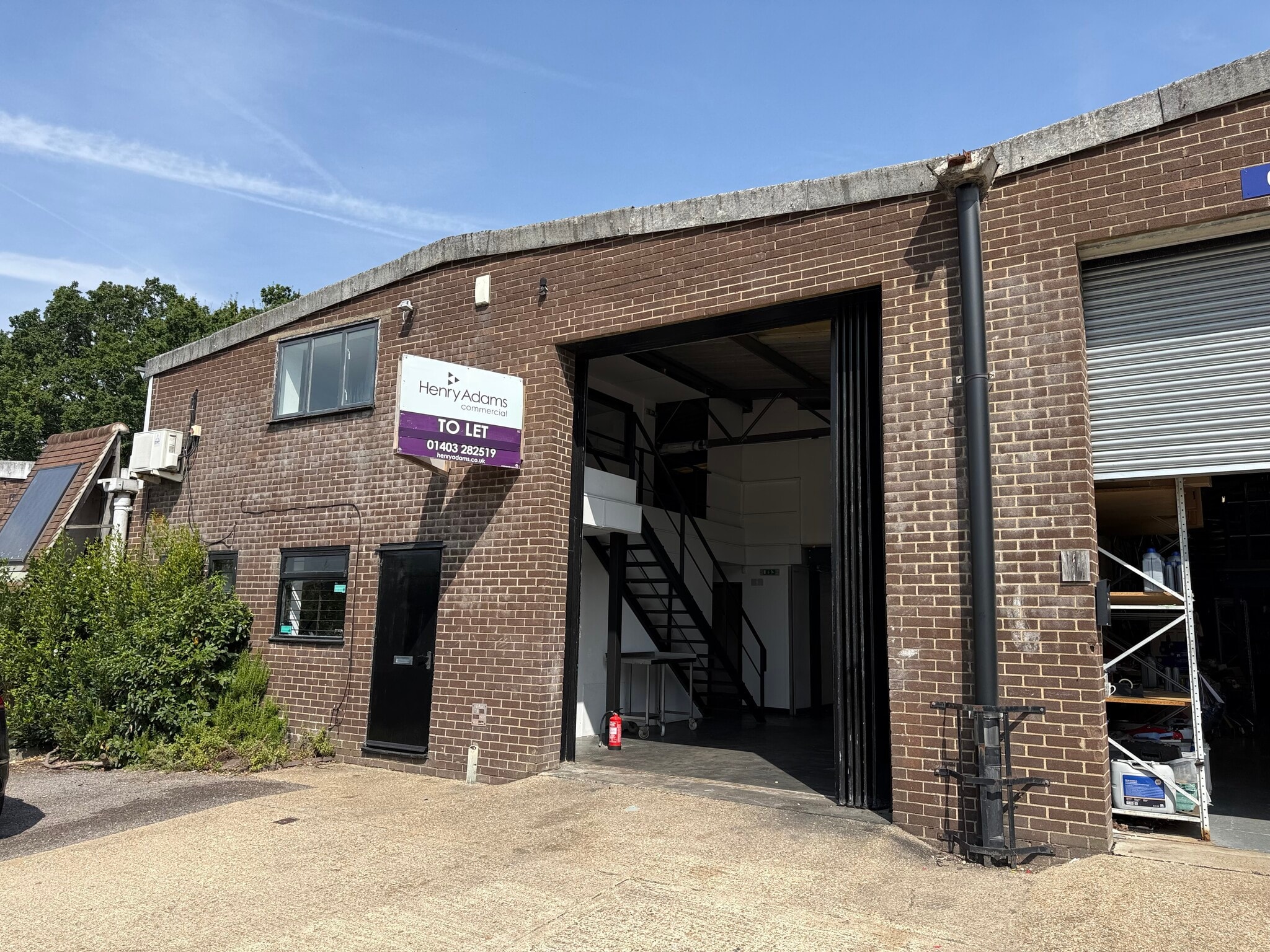 Unit 11 Station Rd, Pulborough to rent Building Photo- Image 1 of 15