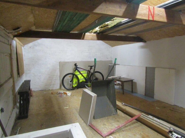 87 High St, Bedford to rent - Building Photo - Image 3 of 6