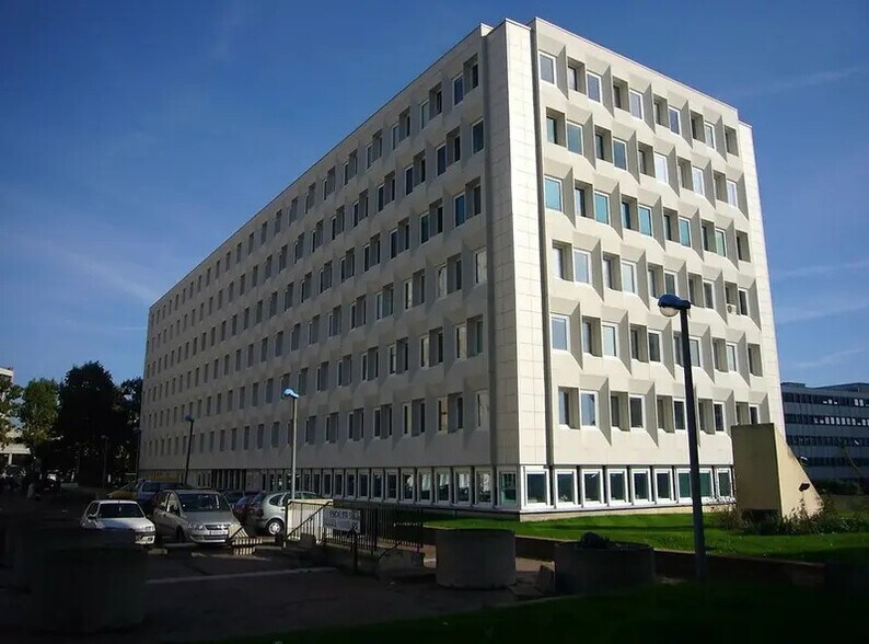 Office in Créteil to rent - Building Photo - Image 3 of 4