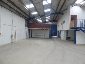 Tanyard Road, Huddersfield to rent Interior Photo- Image 1 of 3