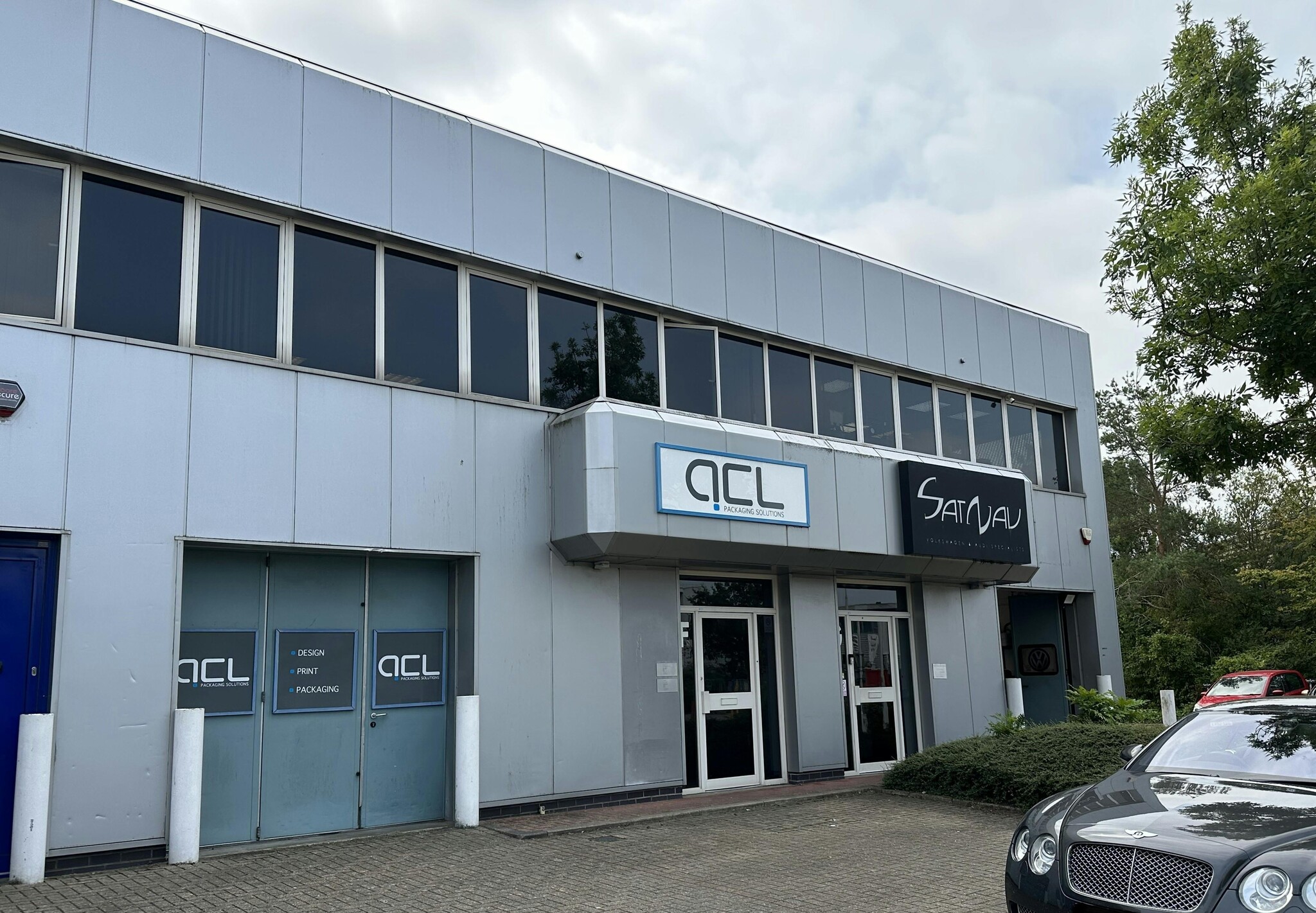 Hook Rise S, Surbiton to rent Building Photo- Image 1 of 6