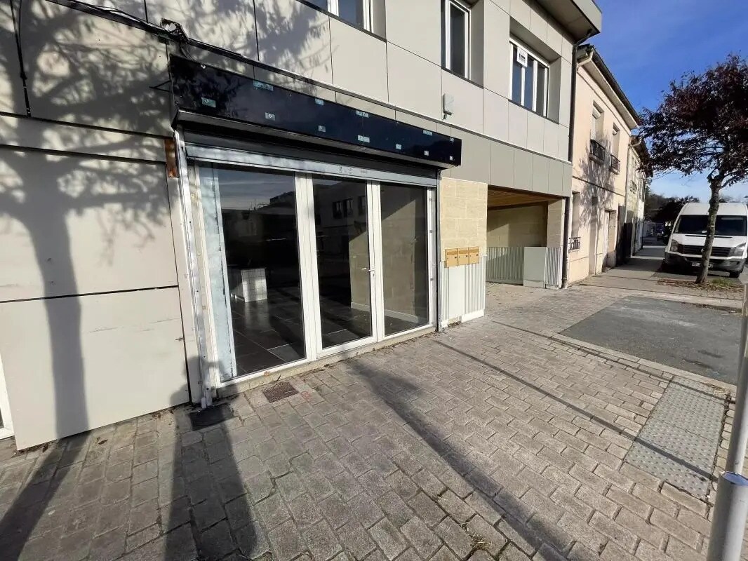 Retail in Floirac for sale Building Photo- Image 1 of 9