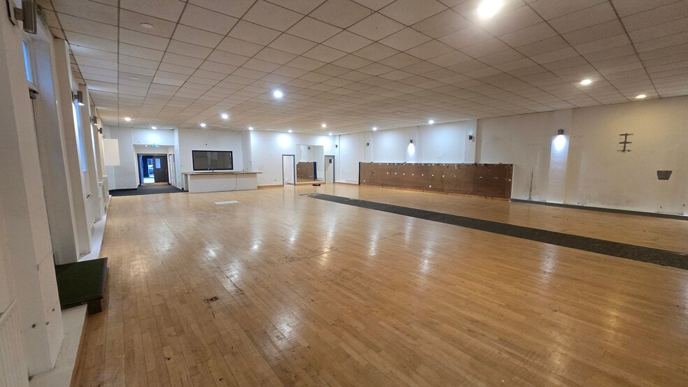 63 Wandsworth High St, London to rent - Building Photo - Image 3 of 6