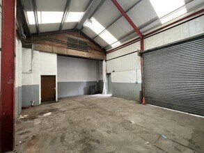 Whitebridge Ln, Stone to rent Building Photo- Image 2 of 10