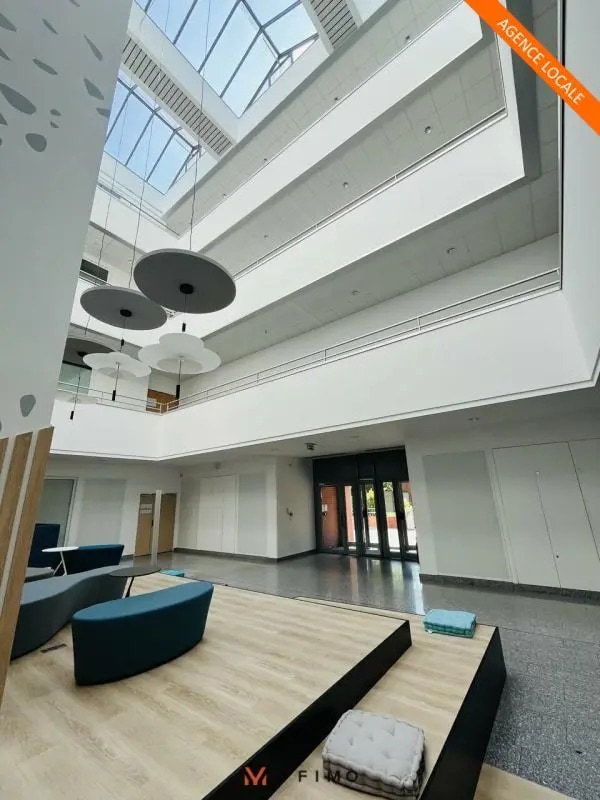 Location Bureaux 3 060 m² - Photo 1