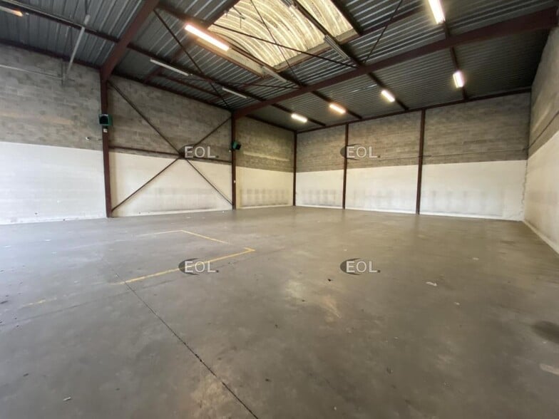 Light Industrial in Chilly-Mazarin to rent - Interior Photo - Image 2 of 5