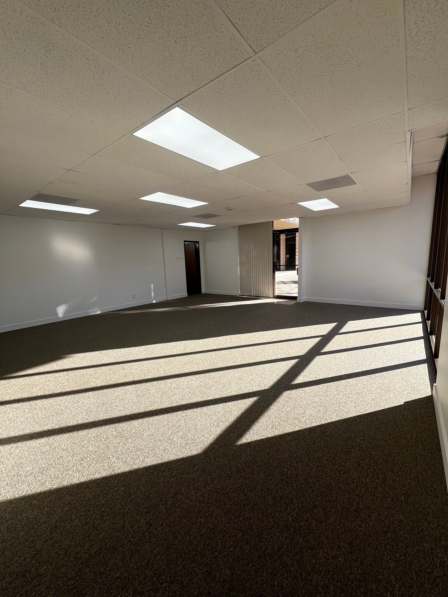 30941 Agoura Rd, Westlake Village, CA to rent Interior Photo- Image 1 of 10