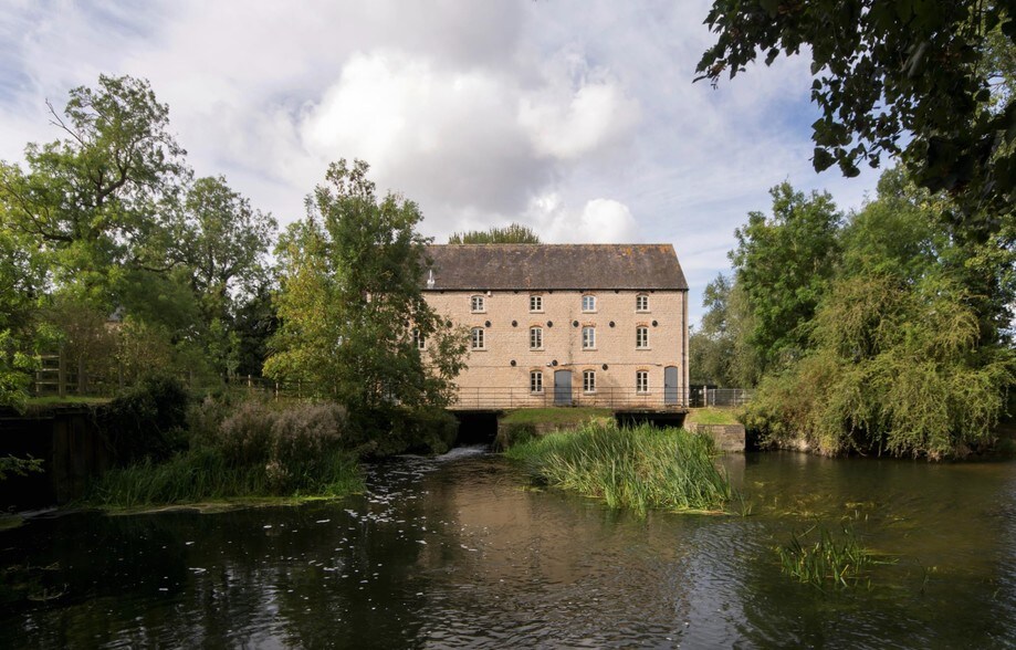 Eaglethorpe, Peterborough for sale - Primary Photo - Image 1 of 1