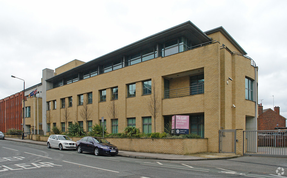 Barrington Rd, Altrincham for rent - Building Photo - Image 3 of 6