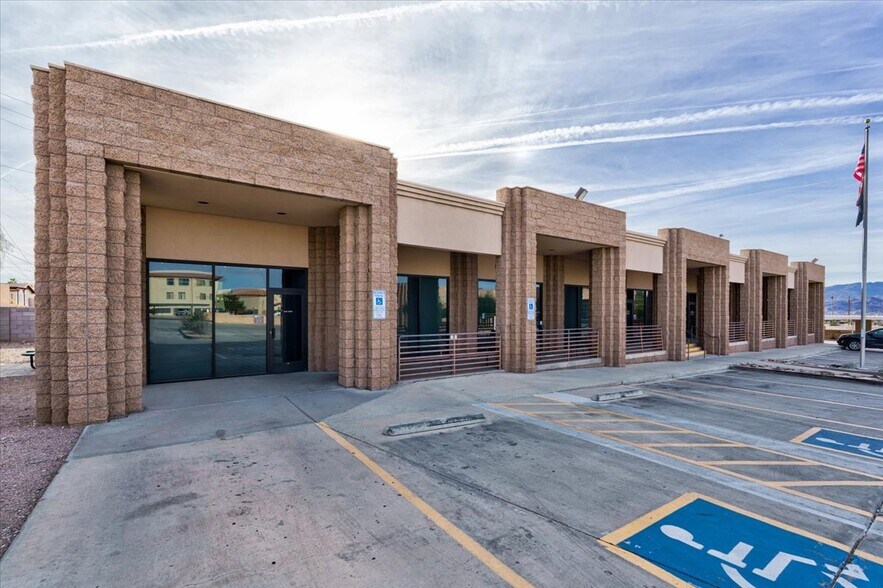 2035 Mesquite Ave, Lake Havasu City, AZ for rent - Building Photo - Image 1 of 37