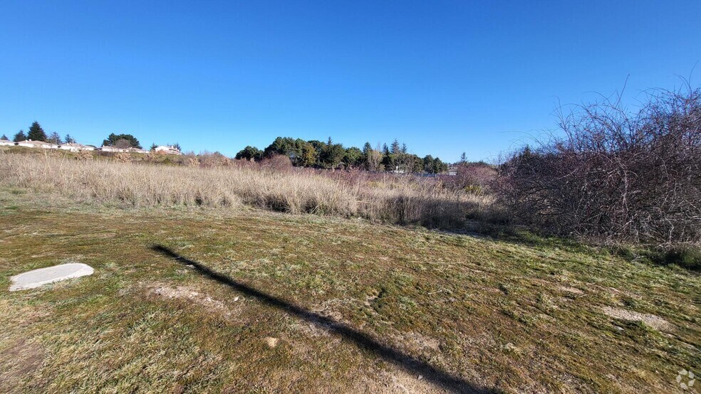 Carretera Madrid-Ávila, 23B, Herradón de Pinares, Ávila for sale - Building Photo - Image 3 of 4