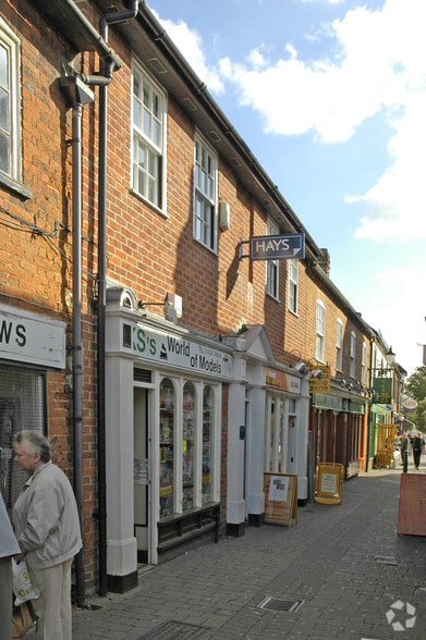 19-21 Middle Row, Stevenage for sale - Primary Photo - Image 1 of 1