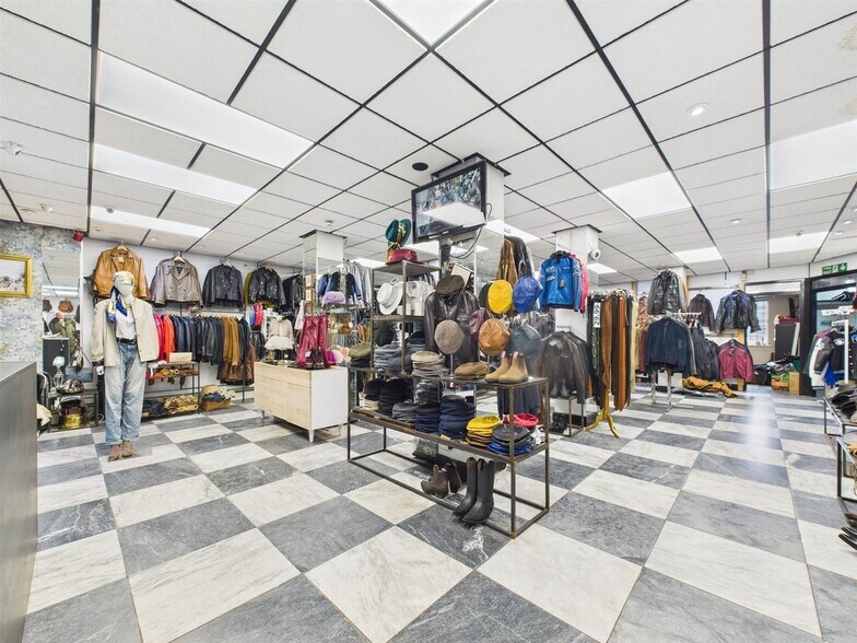 Bethnal Green Rd, London to rent - Interior Photo - Image 2 of 2