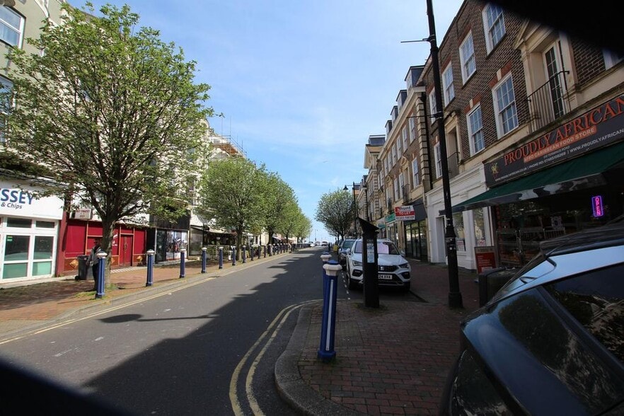 195-199 Terminus Rd, Eastbourne to rent - Building Photo - Image 2 of 14