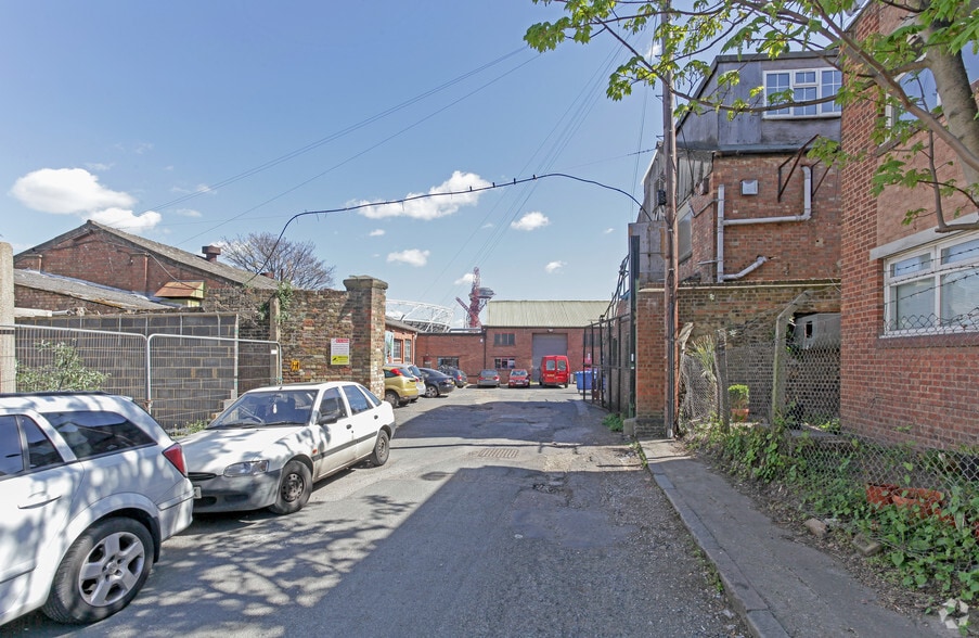 39 Autumn St, London to rent - Building Photo - Image 2 of 6