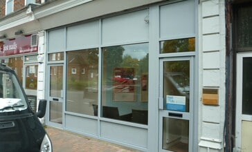 57 Lynchford Rd, Farnborough to rent Building Photo- Image 1 of 1