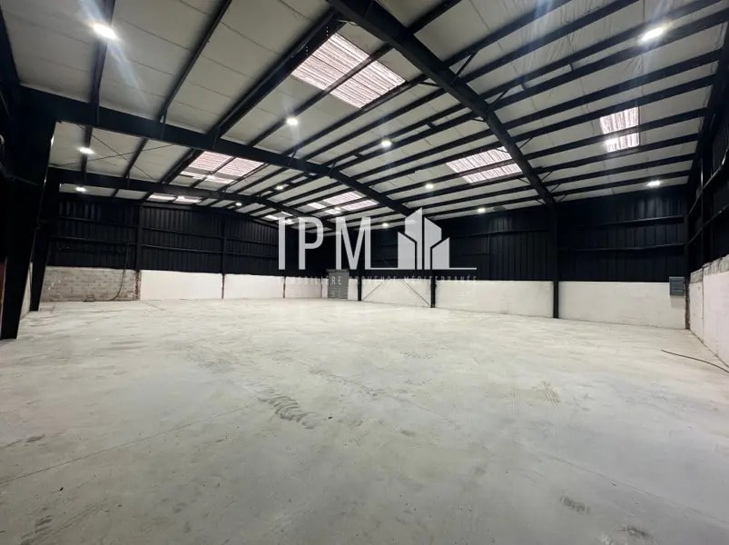 Light Industrial in Aubagne to rent Building Photo- Image 1 of 9