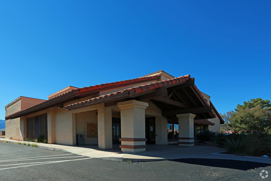 1160 E Fry Blvd, Sierra Vista, AZ for rent - Primary Photo - Image 1 of 14