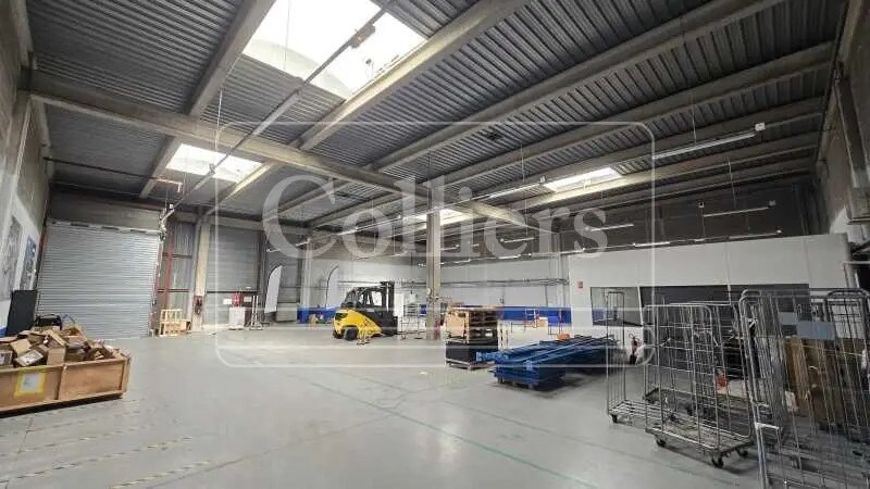 Light Industrial in Vitrolles to rent - Interior Photo - Image 3 of 6