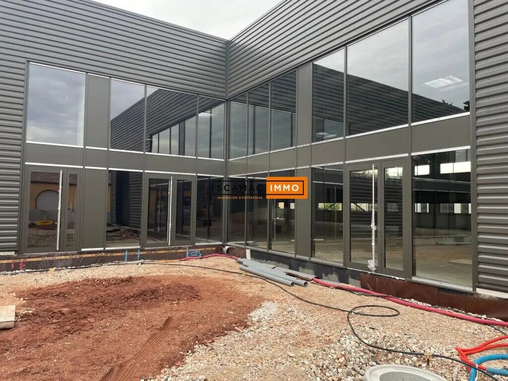 Location Bureaux 400 m² - Photo 1