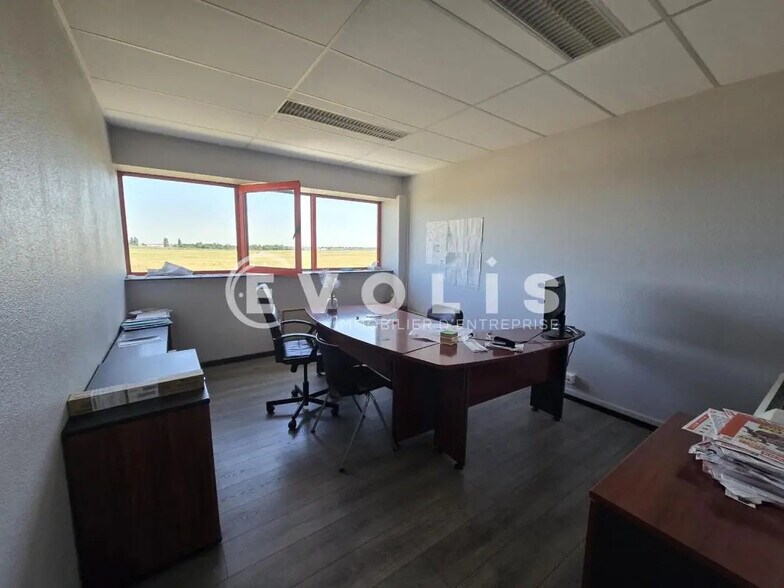 Office in Chilly-Mazarin to rent - Interior Photo - Image 3 of 8