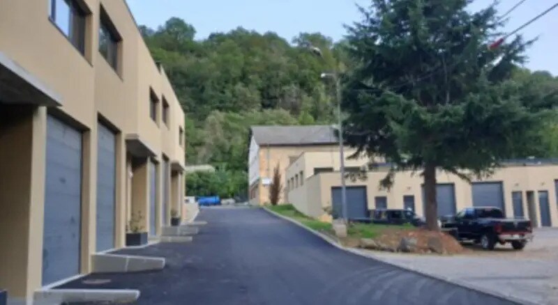 Light Industrial in Neuville-sur-Saône to rent - Building Photo - Image 3 of 9