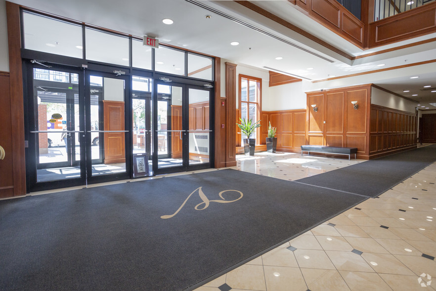 326 11th Ave SW, Calgary, AB for rent - Lobby - Image 3 of 16