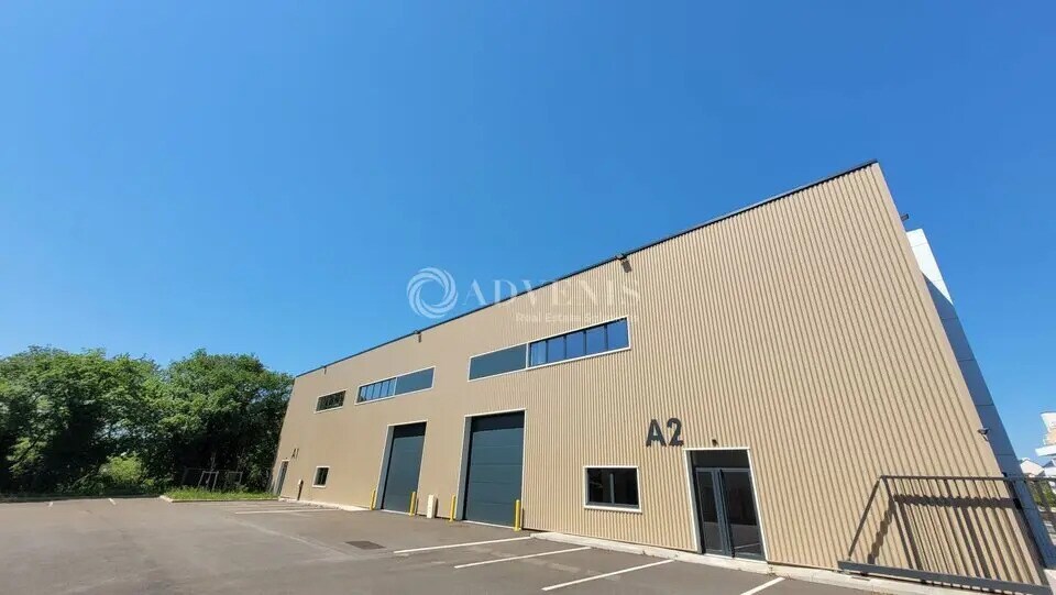 Light Industrial in Carquefou to rent Building Photo- Image 1 of 8