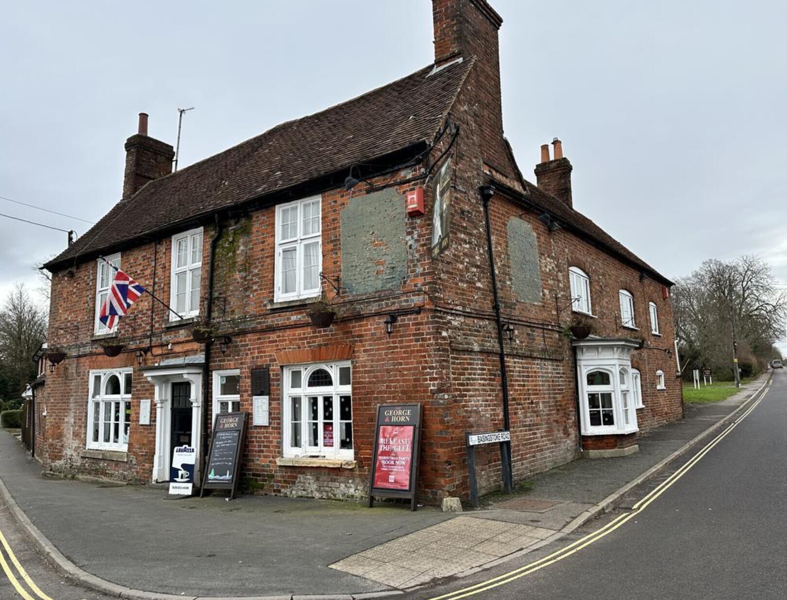 Basingstoke Rd, Kingsclere for sale Building Photo- Image 1 of 1