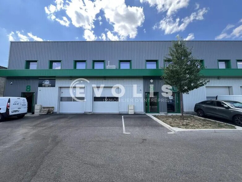 12 Rue Léopha, Mions to rent - Building Photo - Image 2 of 11